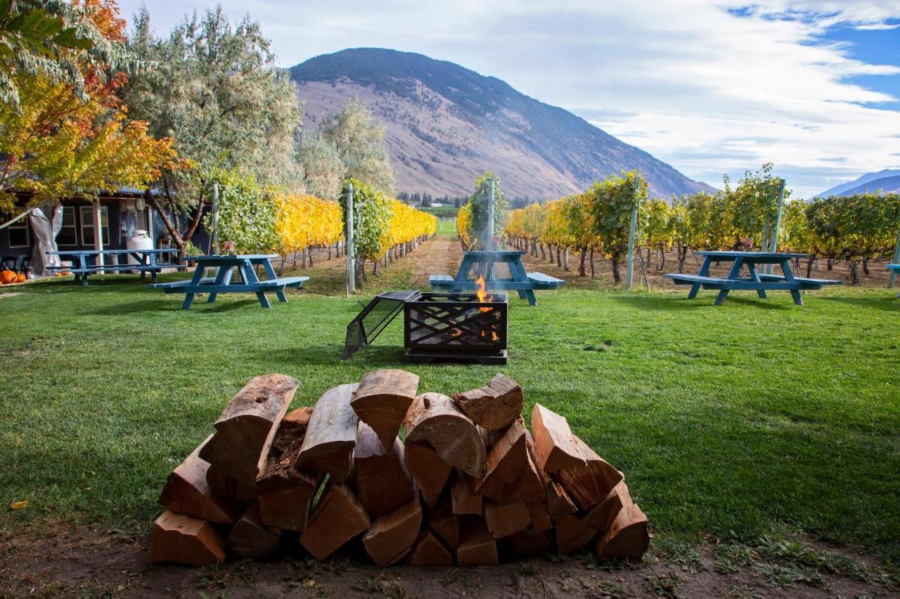 Crowsnest Vineyards Guesthouse Cawston Bagian luar foto