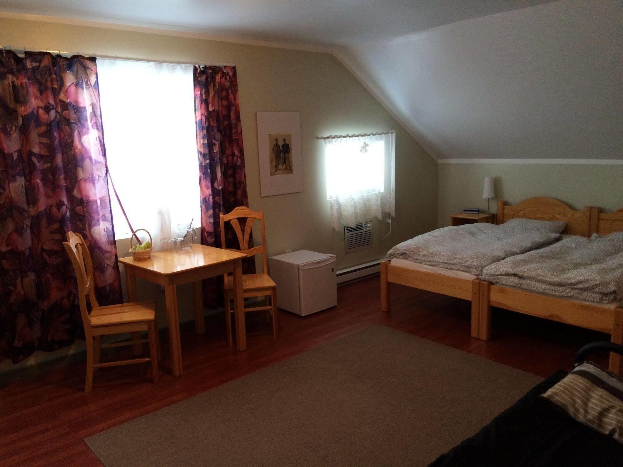 Crowsnest Vineyards Guesthouse Cawston Bagian luar foto