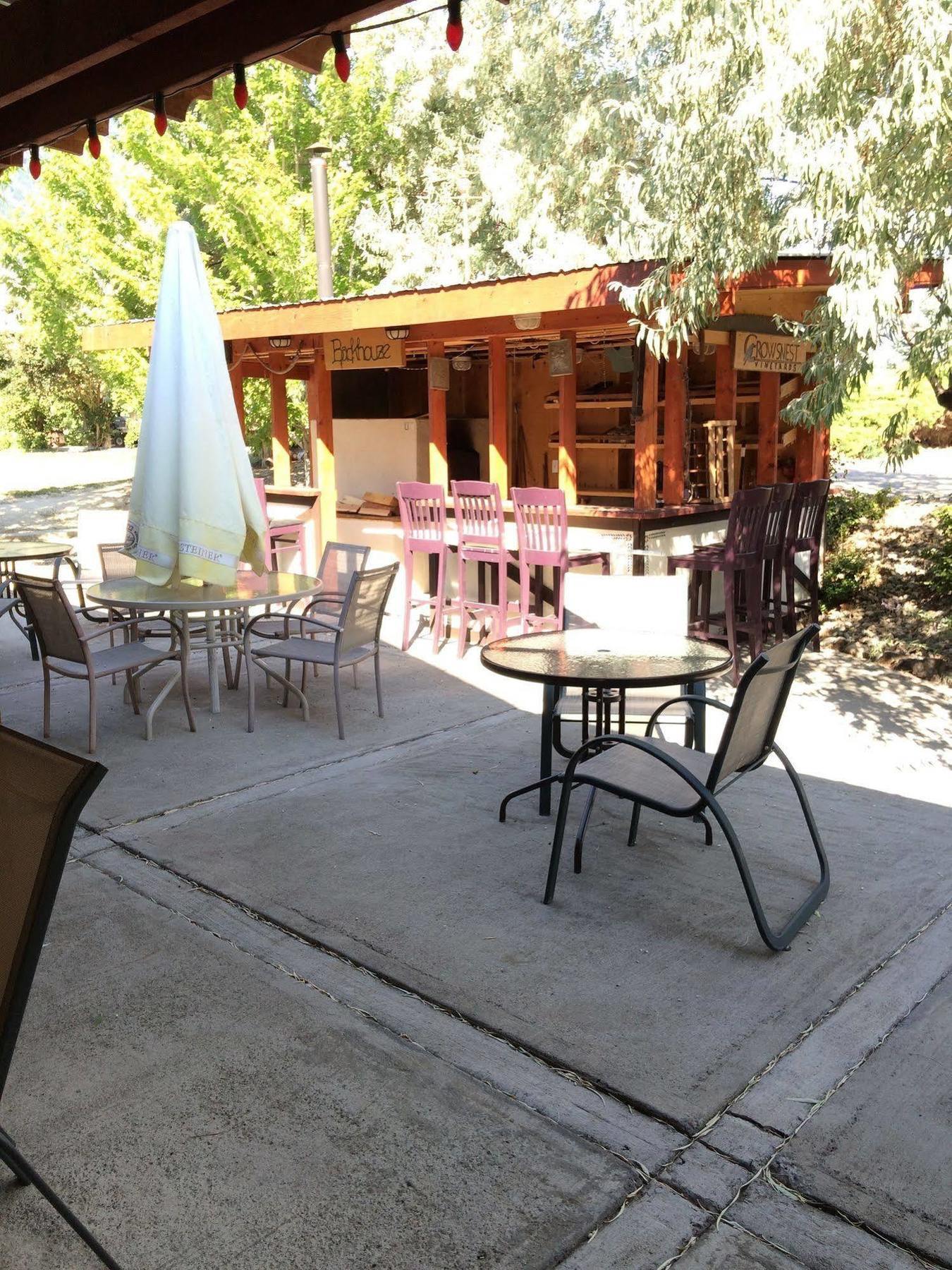 Crowsnest Vineyards Guesthouse Cawston Bagian luar foto